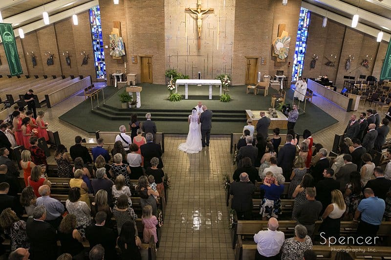You are currently viewing Wedding Ceremony at Holy Family Church // Cleveland Wedding Photographers