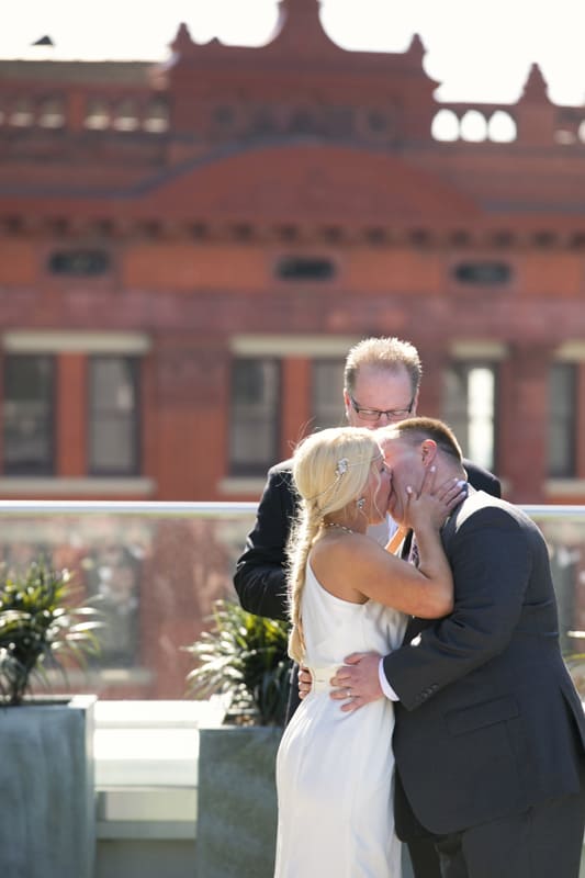 first kiss at wedding at metropolitan