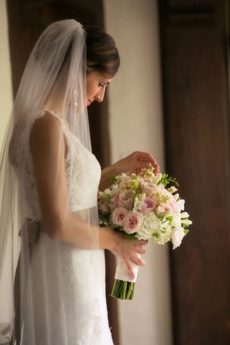  bride with wedding bouquet