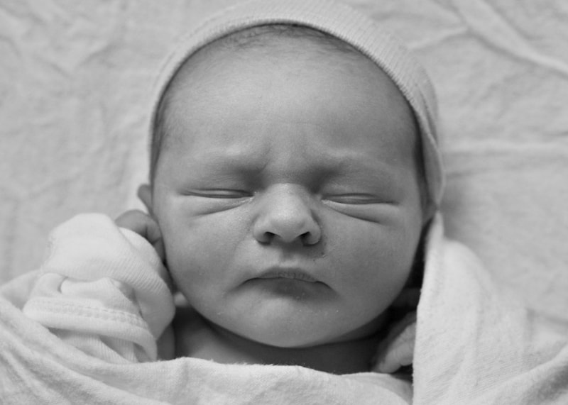  black and white newborn picture