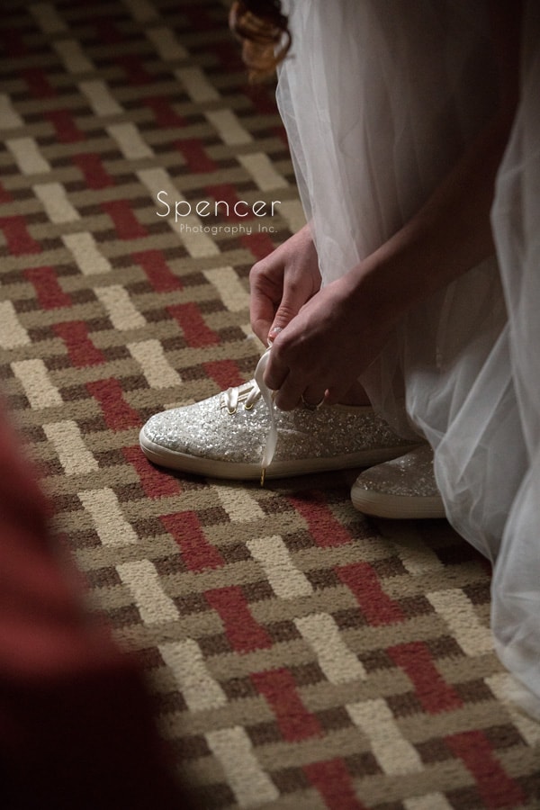 bride tying her shoes