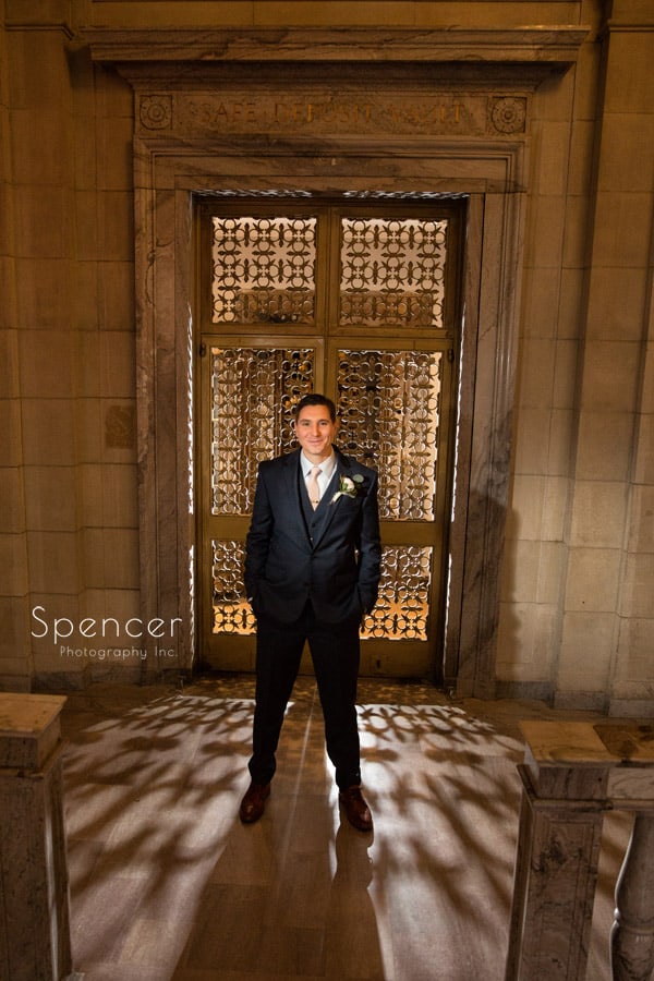  wedding picture of groom at ariel pearl cleveland