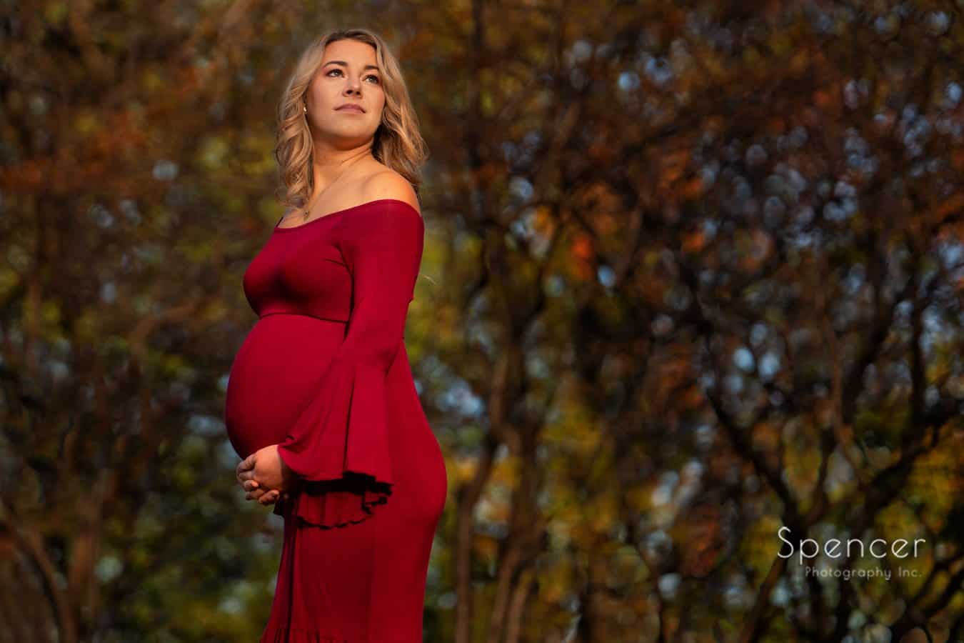 fall maternity picture in Wade Oval Park