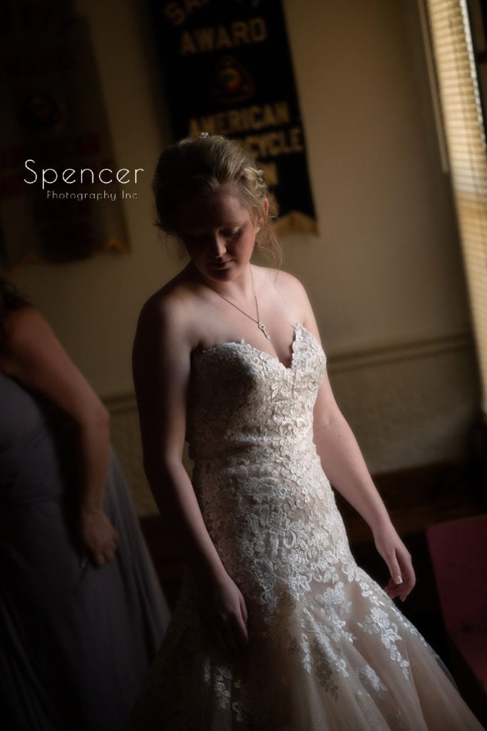 bride getting ready for her wedding in Merriman Valley Akron