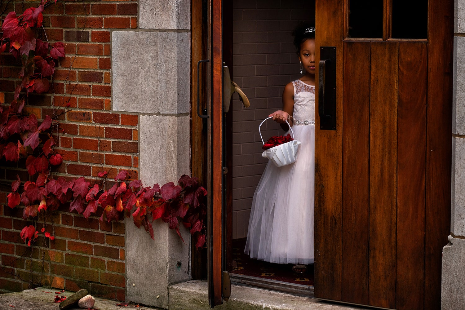 flower girl waiting for wedding ceremony at Glenmoor Country Club in Canton Ohio