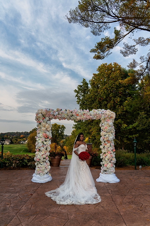 traditional wedding picture of bride at Glenmoor Country Club