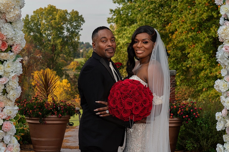 traditional wedding portrait of couple at Glenmoor Country Club
