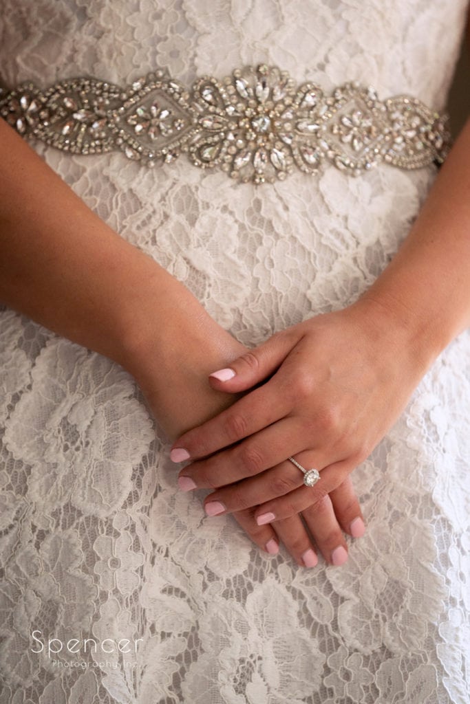  brides hands