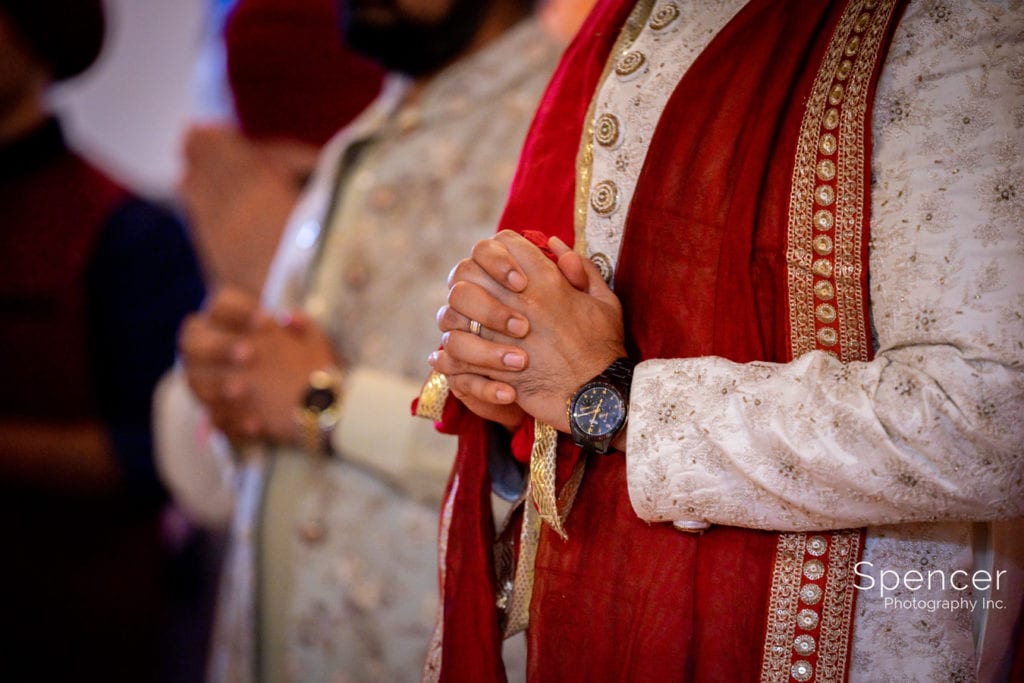 groom praying at Sikh wedding