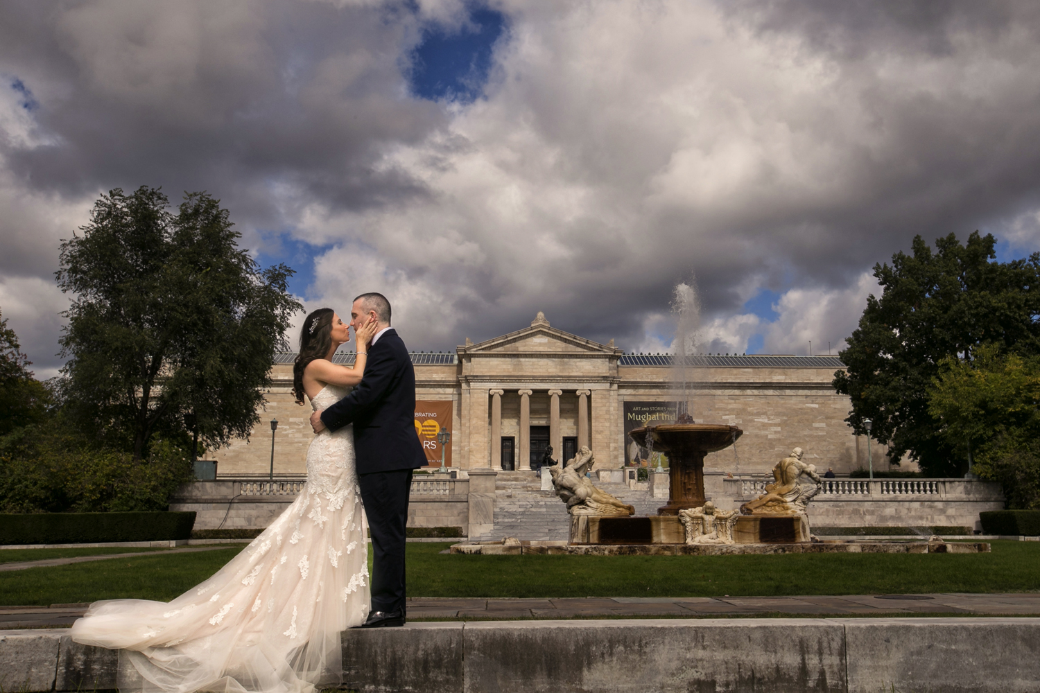 dramatic wedding picture at Cleveland Museum of Art